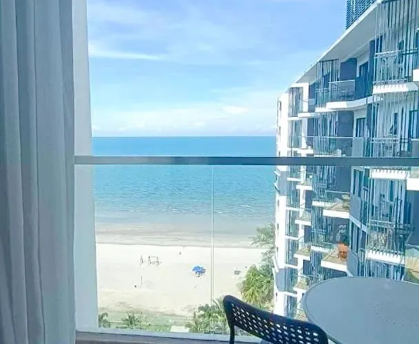 Timur Bay Sea View & Pool View 2Br Family Suite